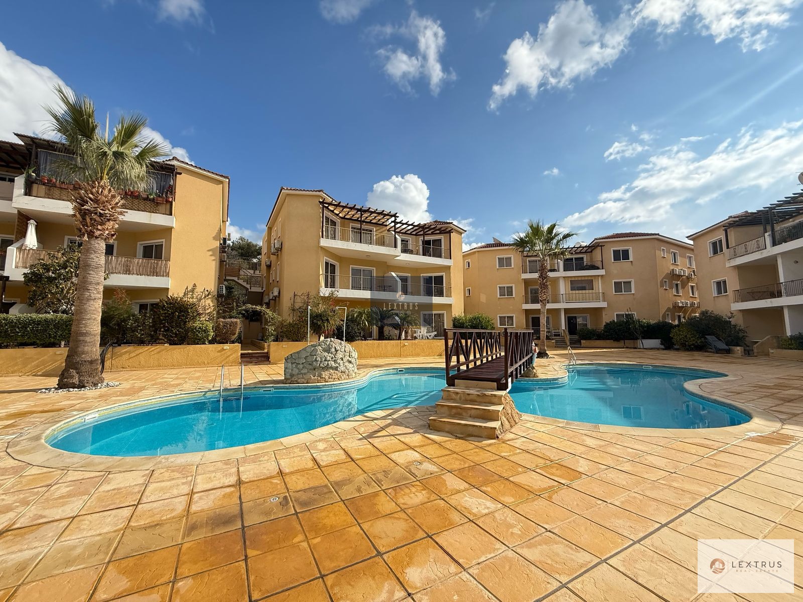 2 Bedroom Apartment in Universal, with Pool & Partial Sea View