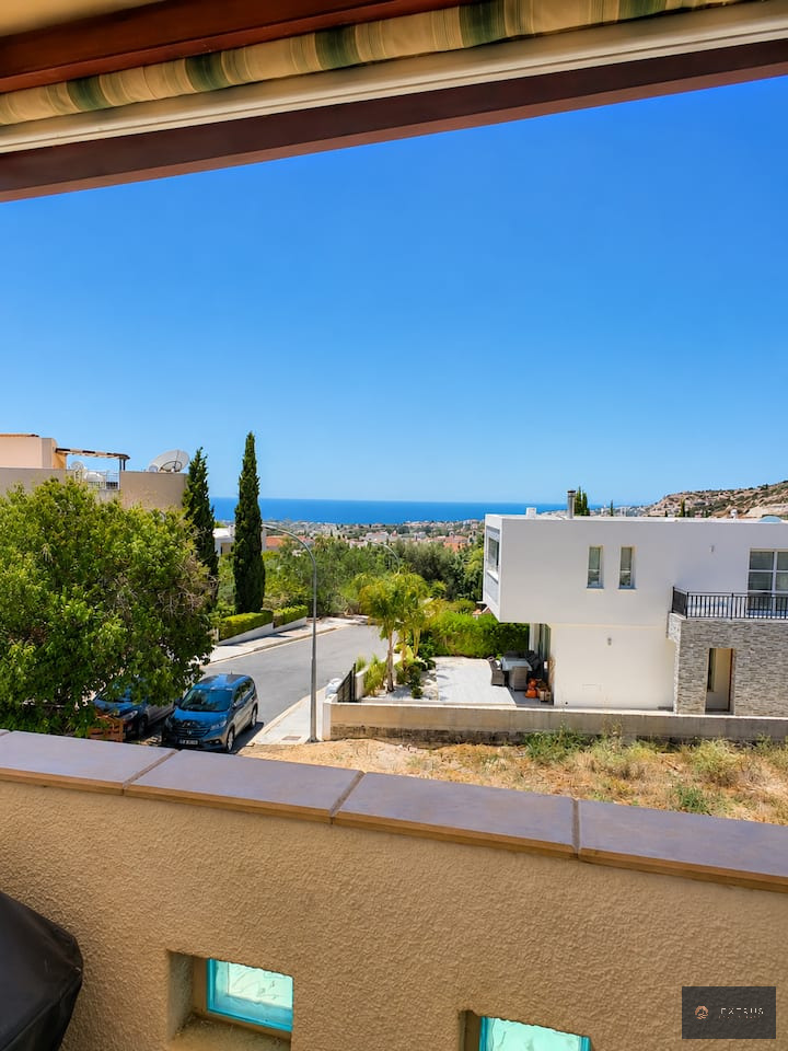 Spacious 2 bedroom apartment in family‐friendly complex, with pool and Sea view, in Pegeia — property for rent in Pegeia, Paphos, Cyprus