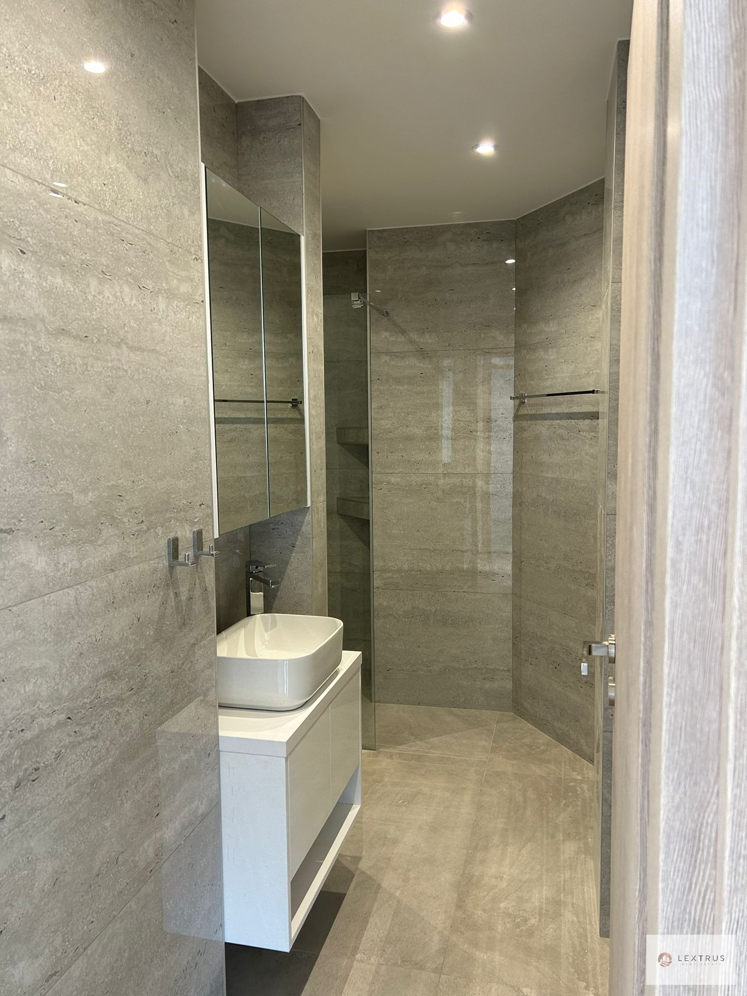 2 Bedroom Apartment Sea View in Neapolis