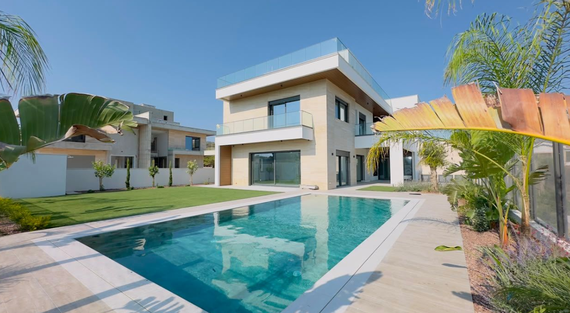 4 Bedroom Villa in Agios Tychonas Limassol — 336 m²
