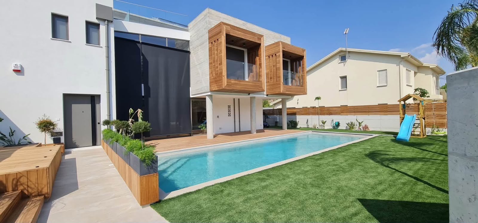 Luxurious 4 Bedroom Villa with Private Pool