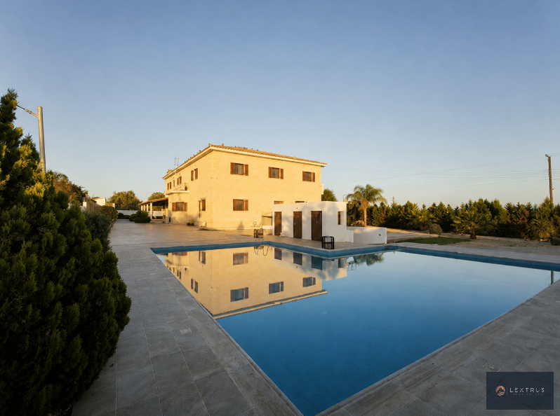 Luxury 7-Bedroom Villa with Private Pool in Agioi Trimithias, Nicosia