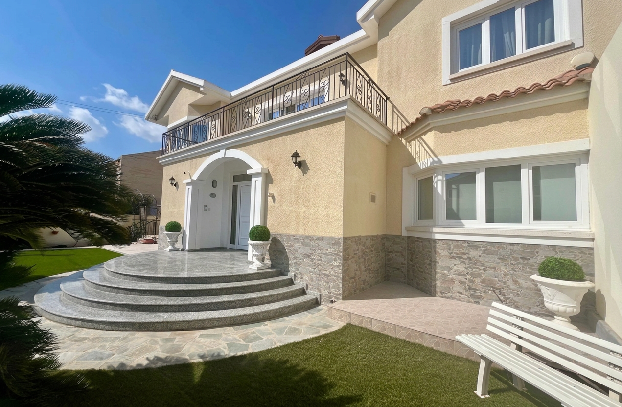Spacious 4-Bedroom Detached House on Dekeleia Road