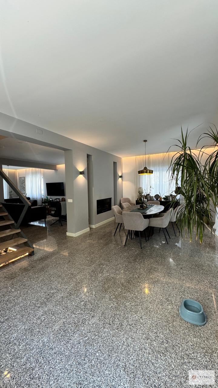 Beautifully Renovated 4-Bedroom Detached House with Jacuzzi in Palodeia