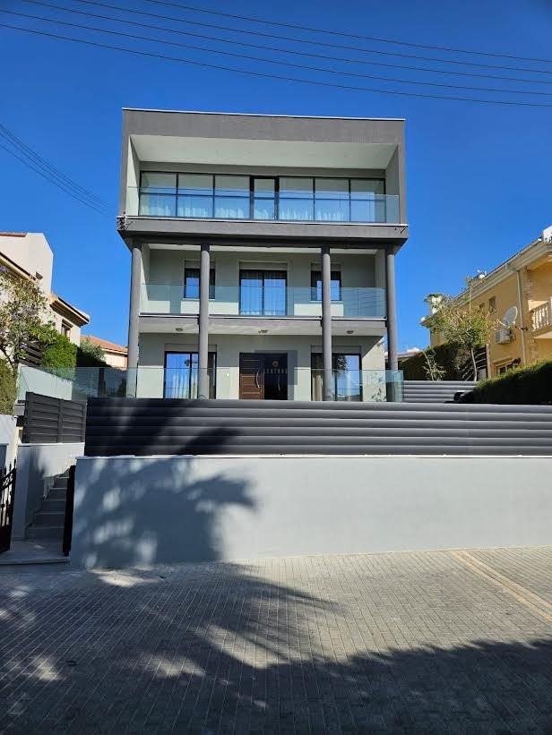 6 Bedrooms Villa in Germasogeia Tourist Area, Limassol