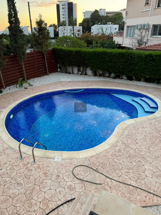 6 Bedrooms Villa in Parekklisia, Limassol
