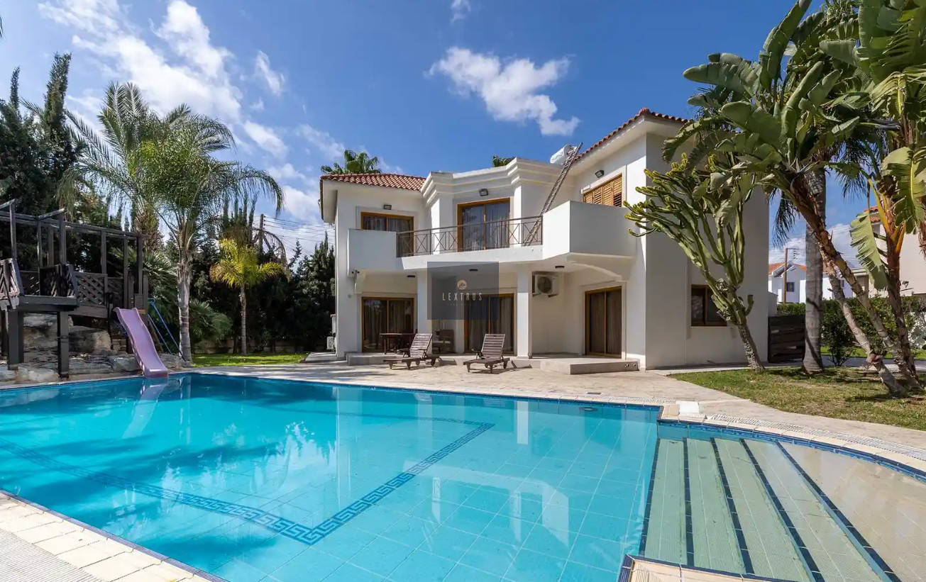 5 Bedrooms House in Pyla, Larnaca