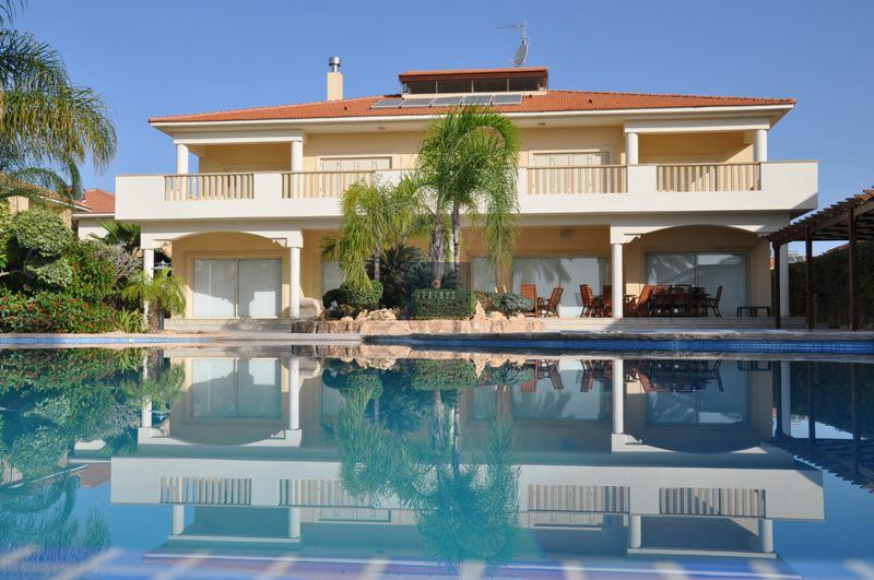 6 Bedrooms Villa in Pyla, Larnaca