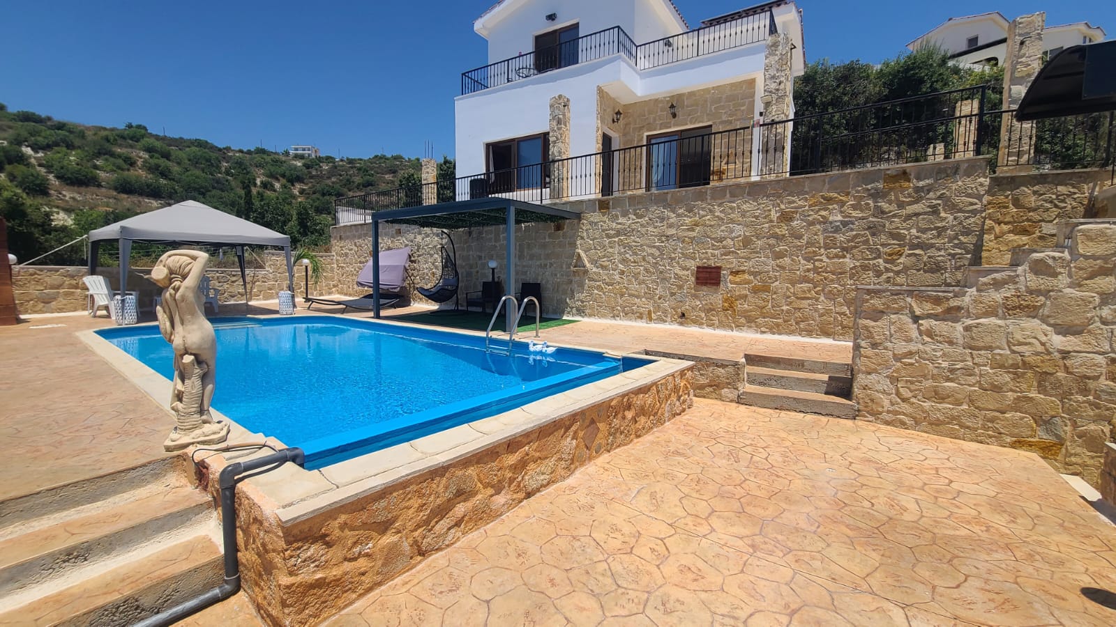 Luxury 4-Bedroom Villa in Olympus Village, Tsada